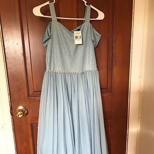 Beautiful blue dress from Dillards! Size 14 Girls. Xtraordinary brand.